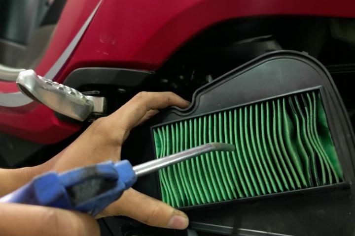 Begini Cara Bersihkan Filter Udara Motor, Ternyata Mudah!